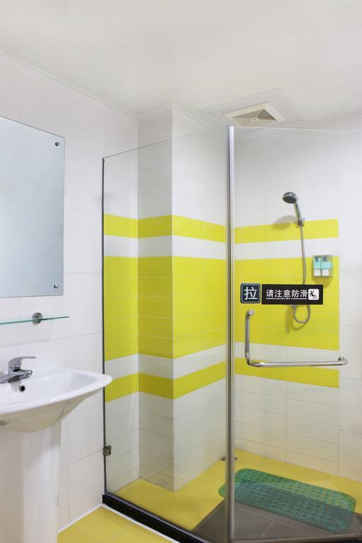 7Days Inn Guilin Railway Station Room photo