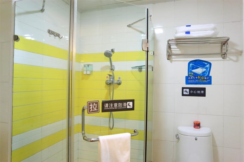 7Days Inn Guilin Railway Station Room photo